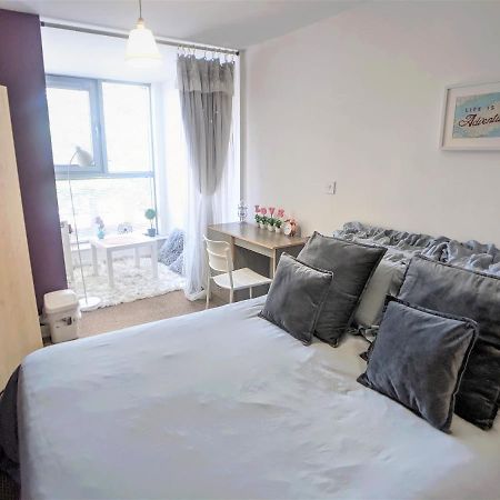 Large 3 Bedrooms In Liverpool City Centre, Free Parking Екстериор снимка