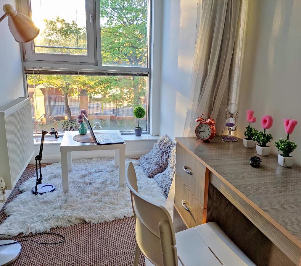 Large 3 Bedrooms In Liverpool City Centre, Free Parking Екстериор снимка