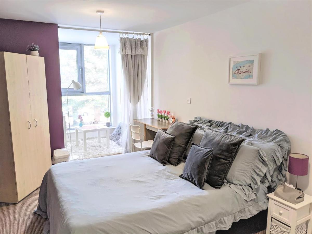 Large 3 Bedrooms In Liverpool City Centre, Free Parking Екстериор снимка